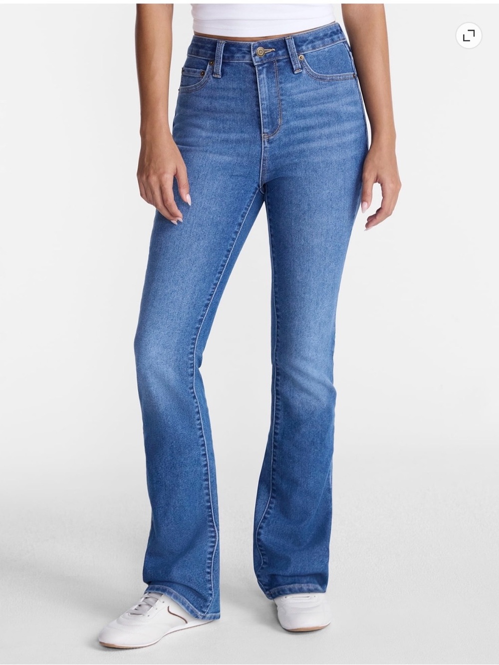 Mid-Rise Flared Women's Jeans - Medium Blue
